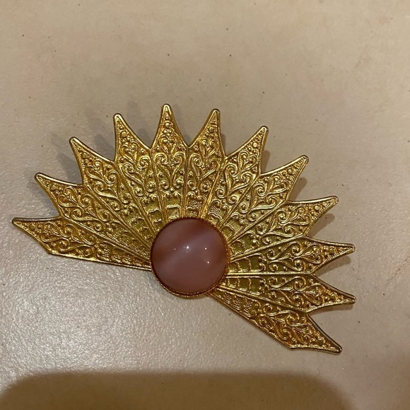 Brooch Gold & Pink Half Shape - Picture 1 of 2